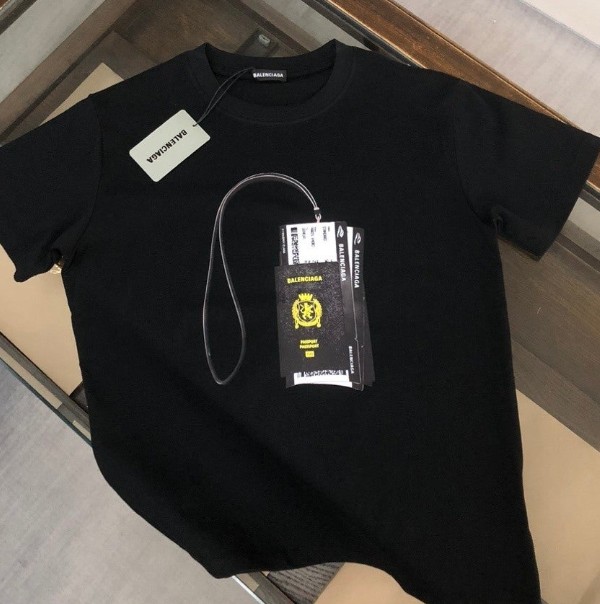 발렌시아가 passport 프린팅 티셔츠