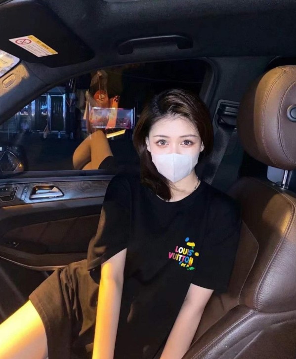 루이비통 멀티 컬러 레터링 반팔티