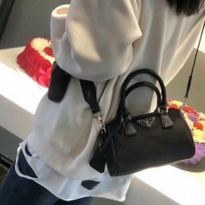 프라다 미니포켓 멀티백