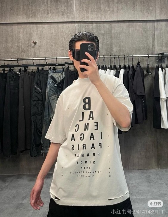 발렌시아가 티셔츠