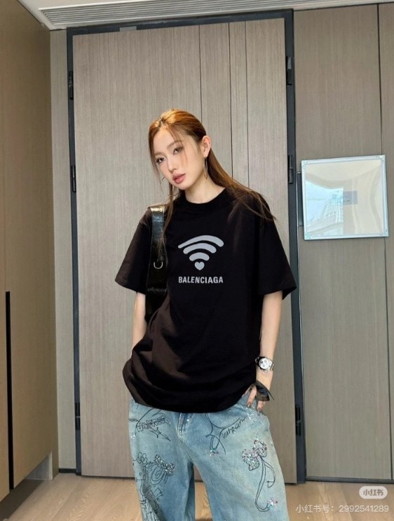 발렌시아가 티셔츠