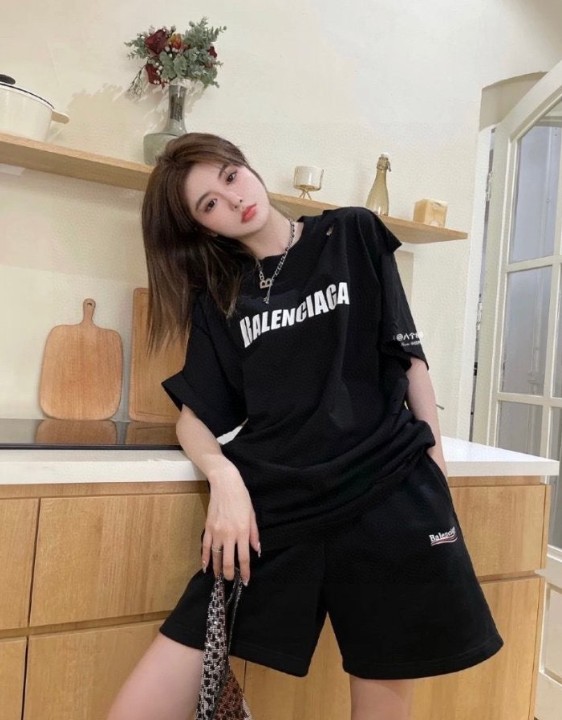 발렌시아가 티셔츠